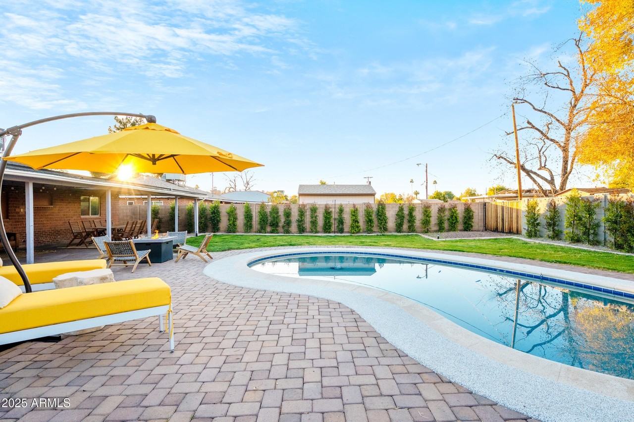 1716 W Berridge Ln - Photo 4 of 31