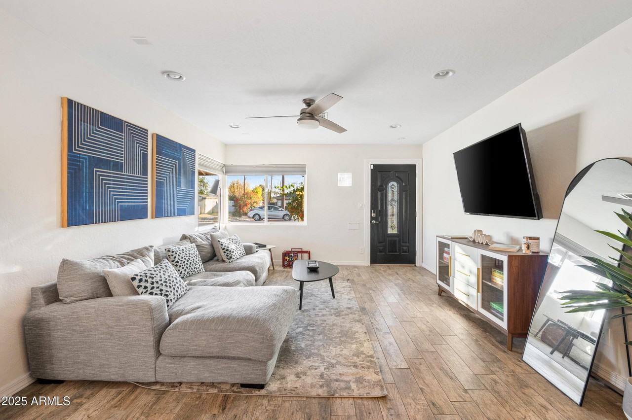 1716 W Berridge Ln - Photo 6 of 31