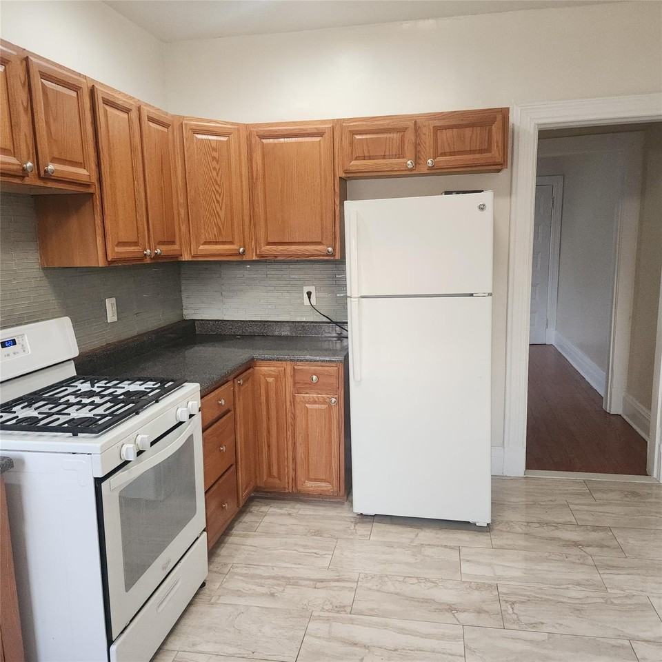 245A Grand St #3 - Photo 2 of 7