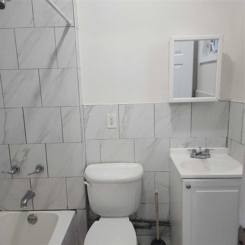 245A Grand St #3 - Photo 5 of 7