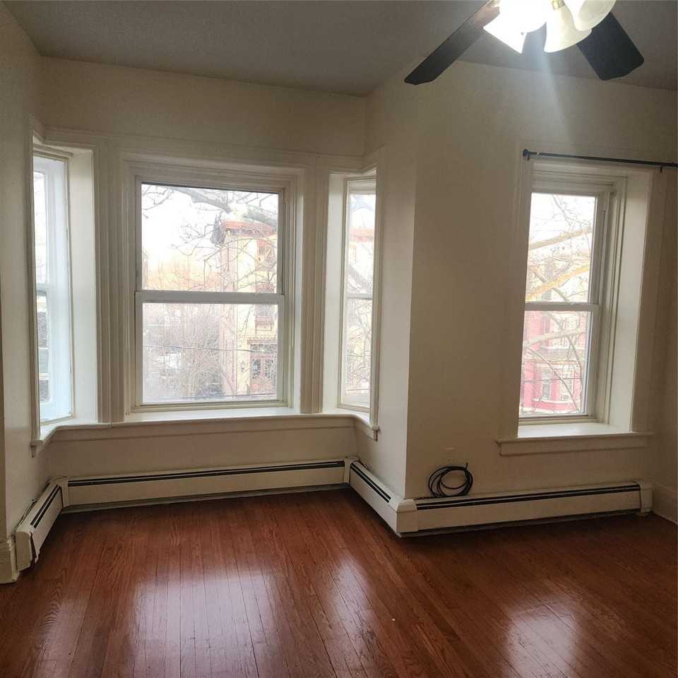 245A Grand St #3 - Photo 6 of 7