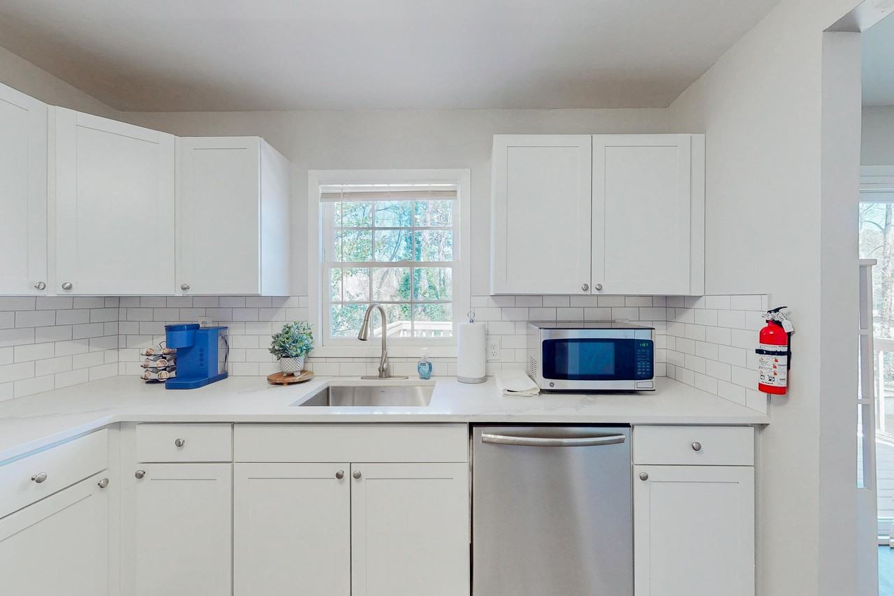 Chevy Chase Ln - Photo 5 of 16