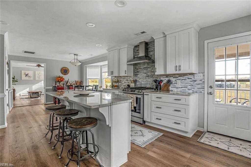 536 Saint Brides Rd W - Photo 4 of 16