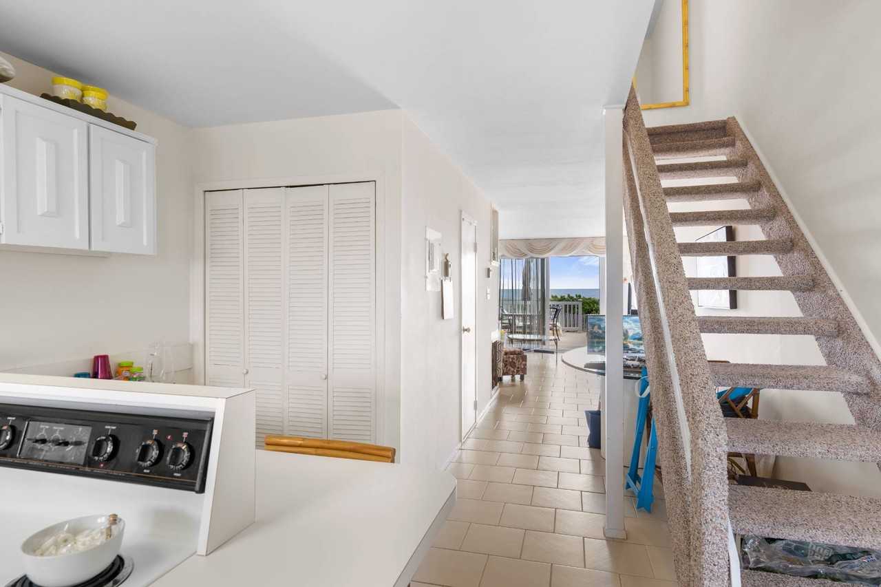 575 Dune Rd - Photo 3 of 12