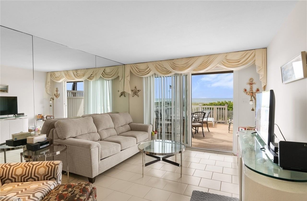 575 Dune Rd - Photo 6 of 12