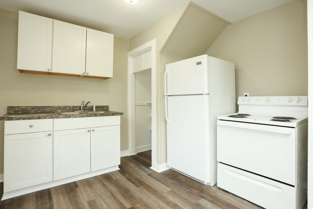 1312 Berry St - Photo 3 of 24