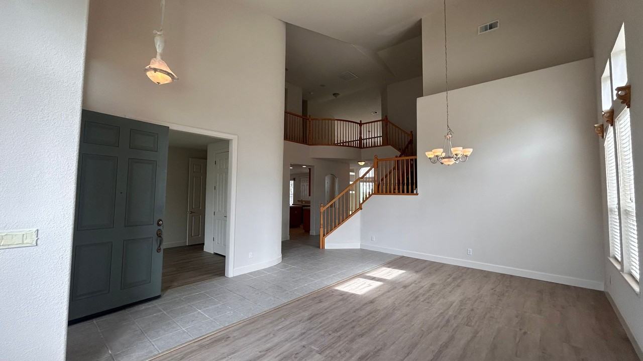 1812 Vanowen Ct - Photo 3 of 37