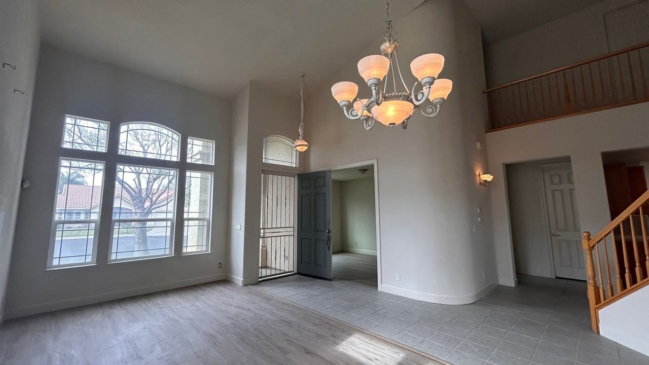 1812 Vanowen Ct - Photo 4 of 37