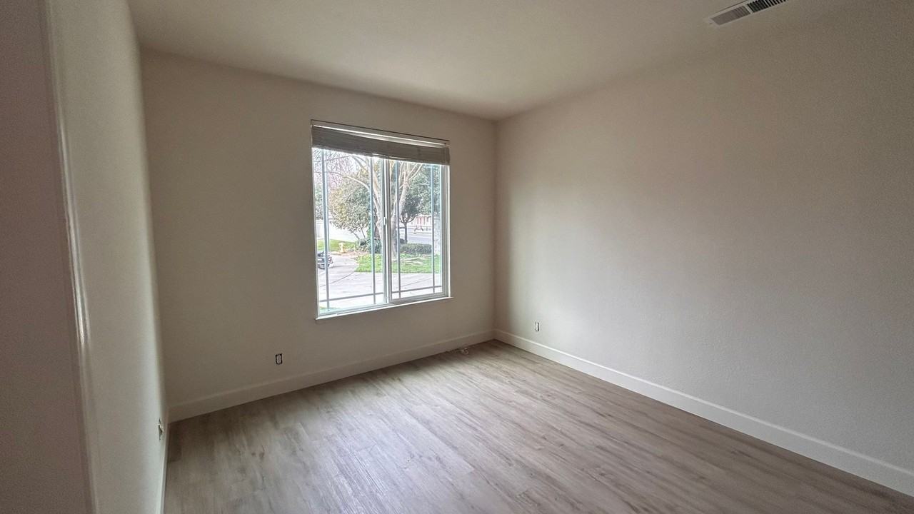 1812 Vanowen Ct - Photo 5 of 37