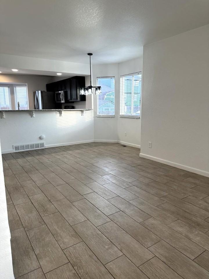 1155 Pond Side Dr - Photo 3 of 31