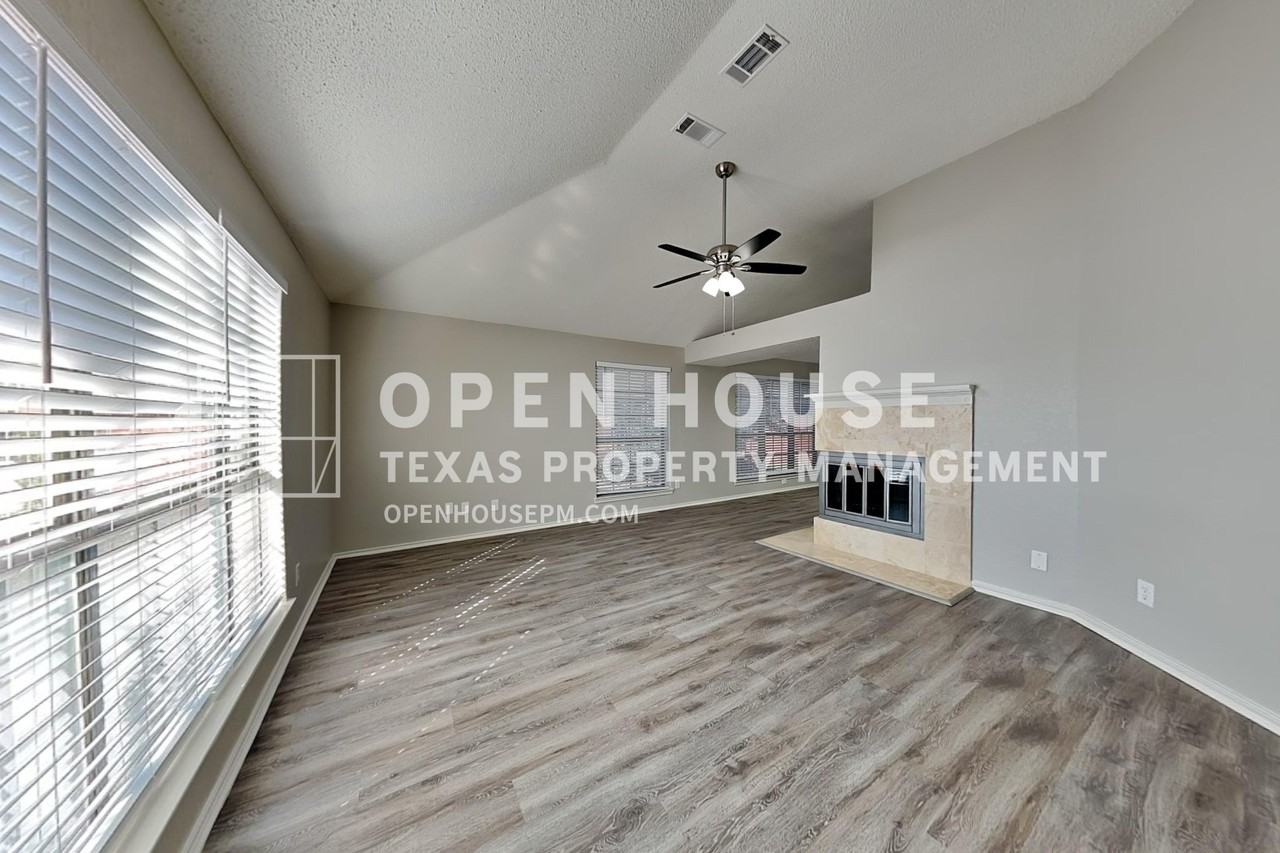 1315 Flameleaf Dr - Photo 3 of 19
