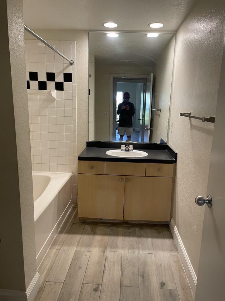 2410 W Azeele St #215 - Photo 4 of 17