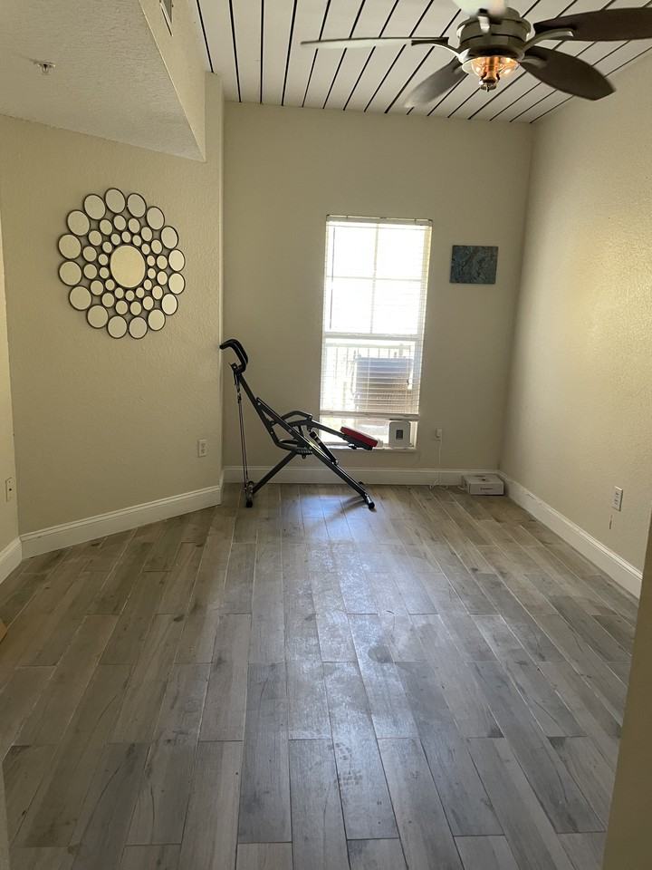 2410 W Azeele St #215 - Photo 4 of 17