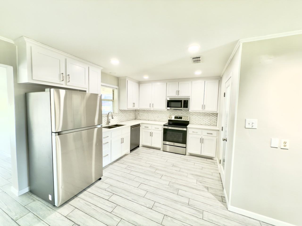 18250 Shore Dr #NA - Photo 4 of 50