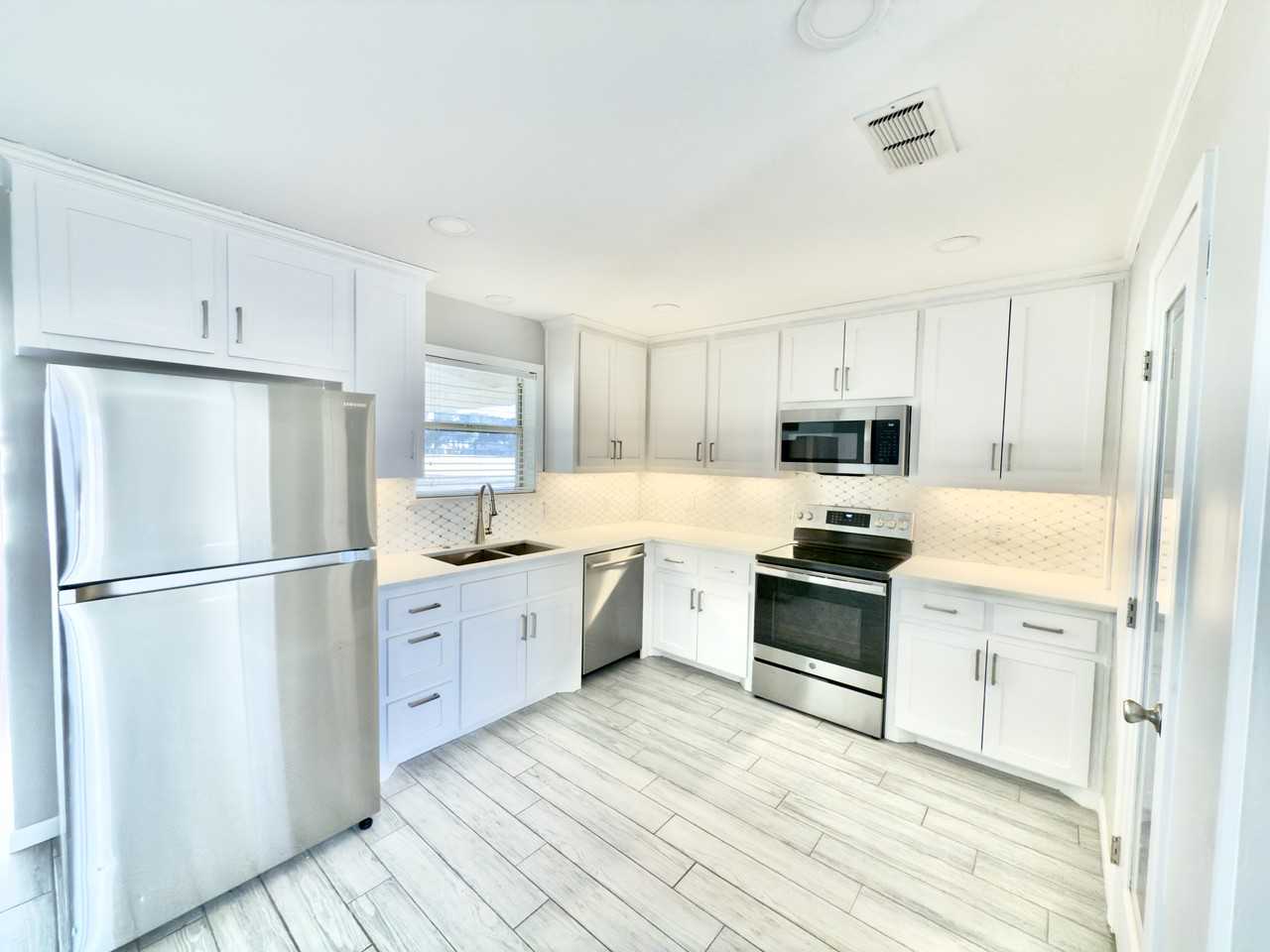 18250 Shore Dr #NA - Photo 5 of 50