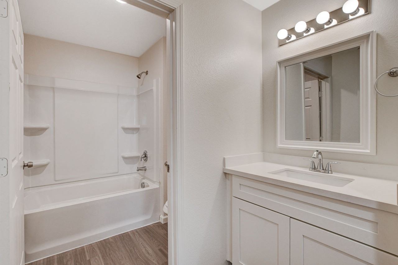 405 S 10th St #3 - Photo 2 of 10