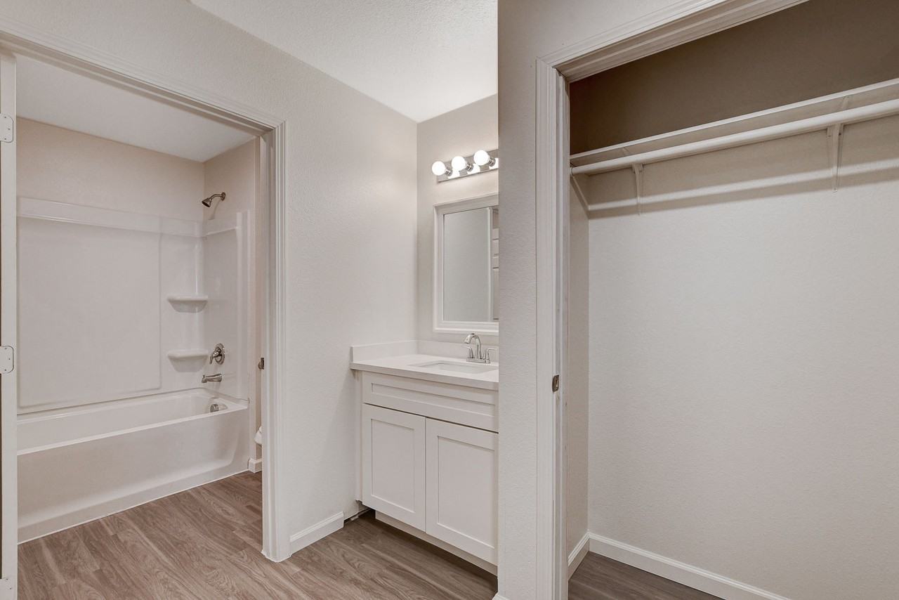 405 S 10th St #3 - Photo 3 of 10
