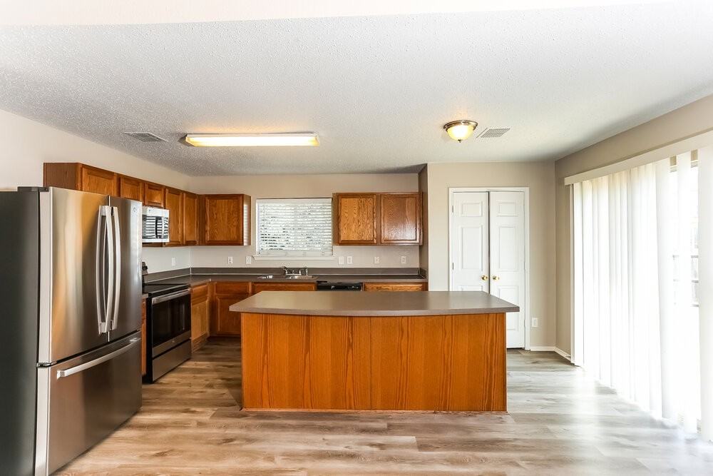 176 Palm Dr - Photo 7 of 16