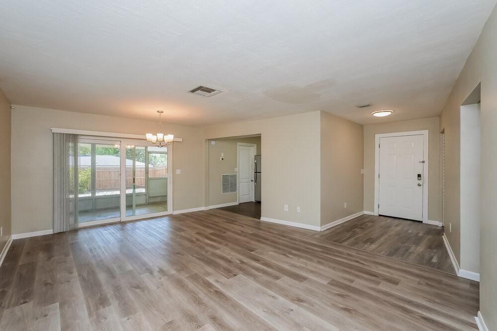 7349 Tarrytown Dr - Photo 4 of 16