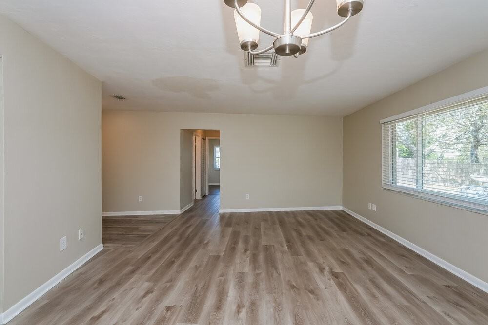 7349 Tarrytown Dr - Photo 5 of 16