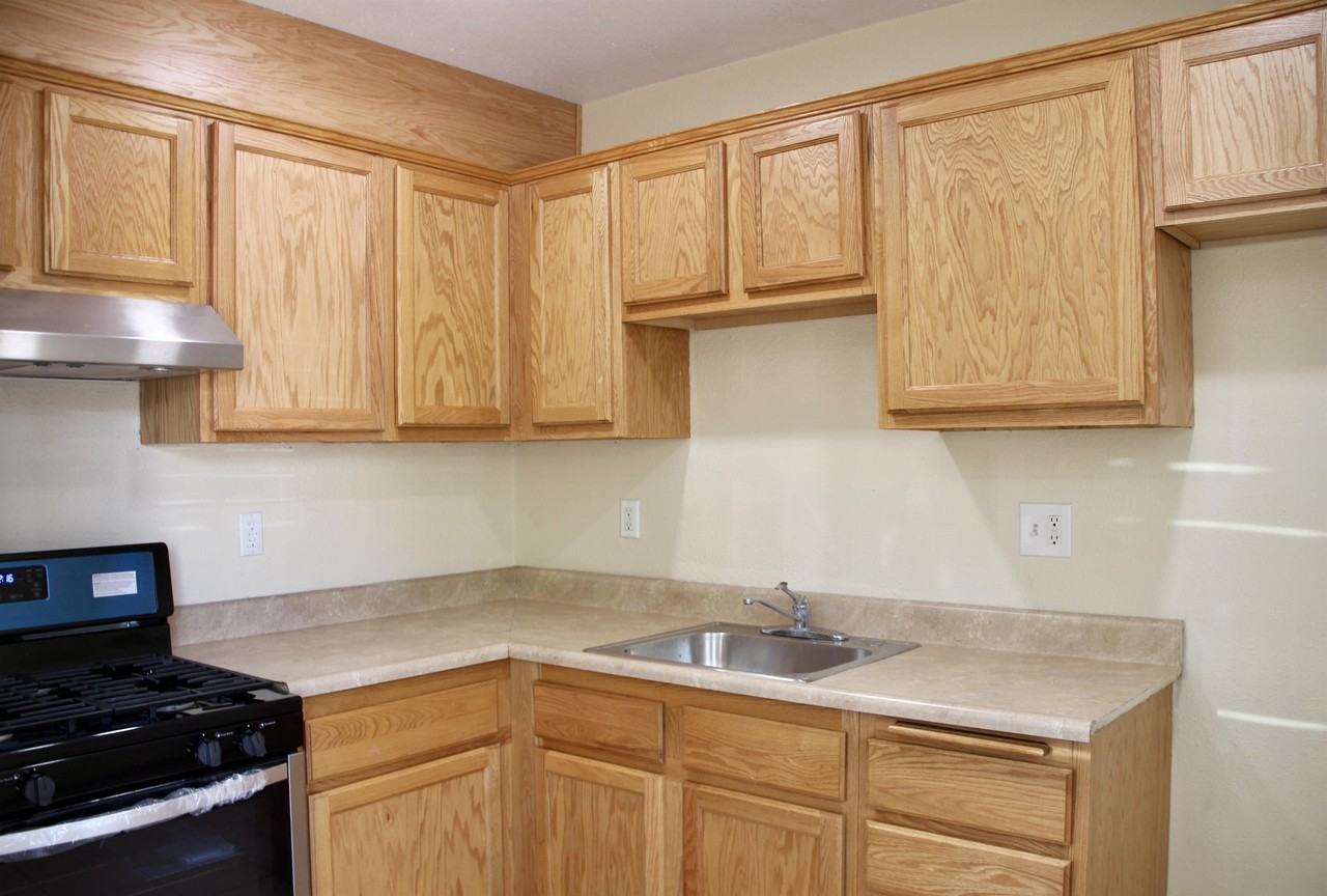 12181 San Fernando Road - Photo 2 of 10