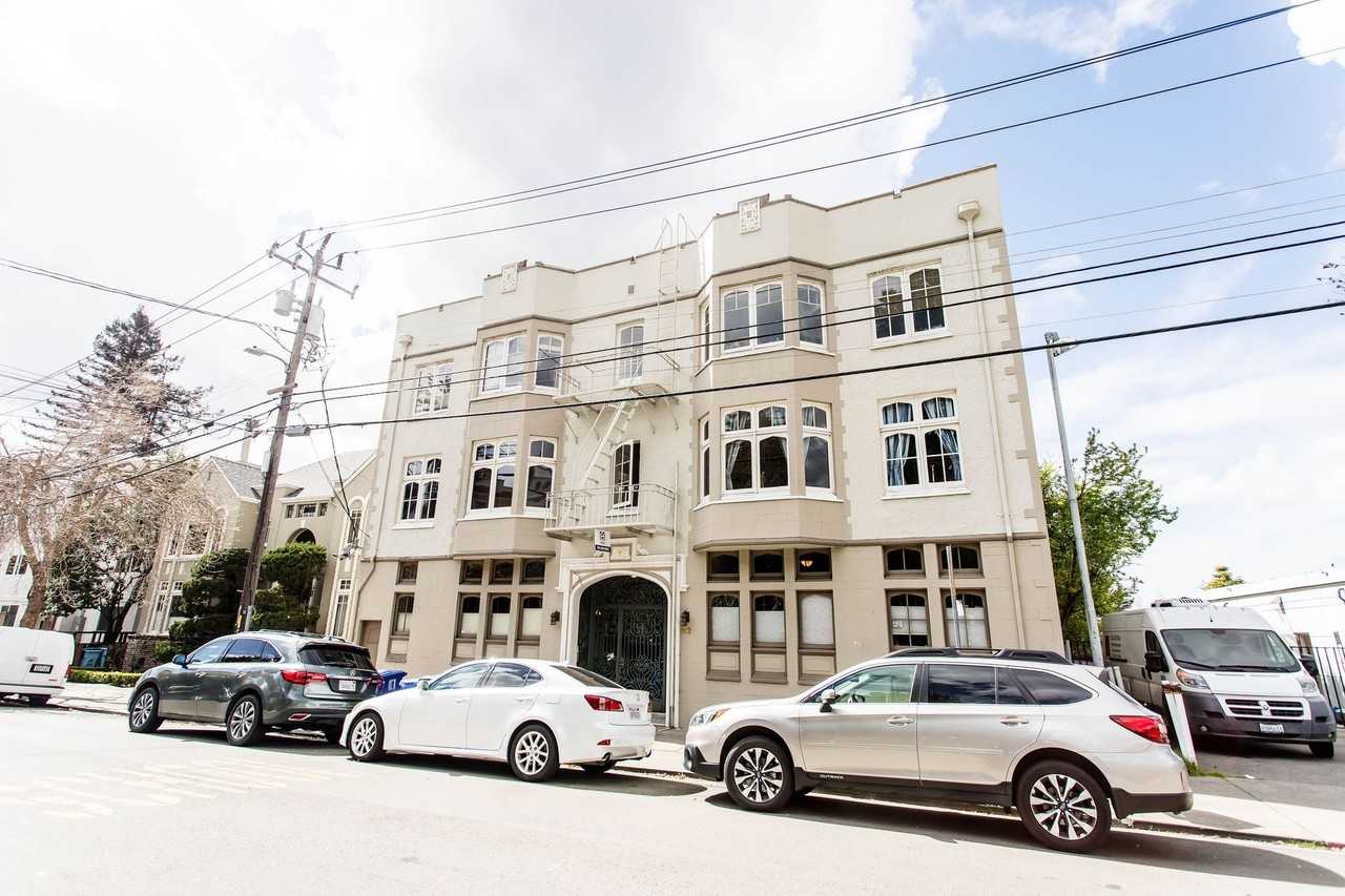 22 Domingo - Photo 2 of 23