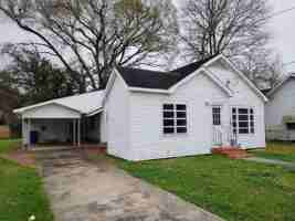 featured image of 303 S Guegnon St
