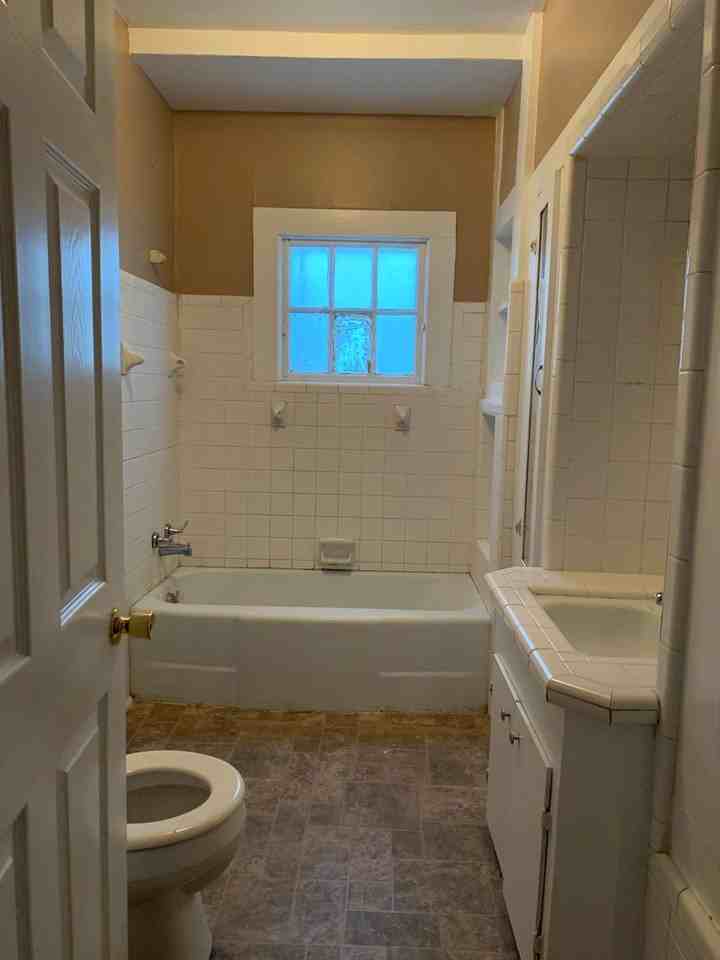 303 S Guegnon St - Photo 4 of 13