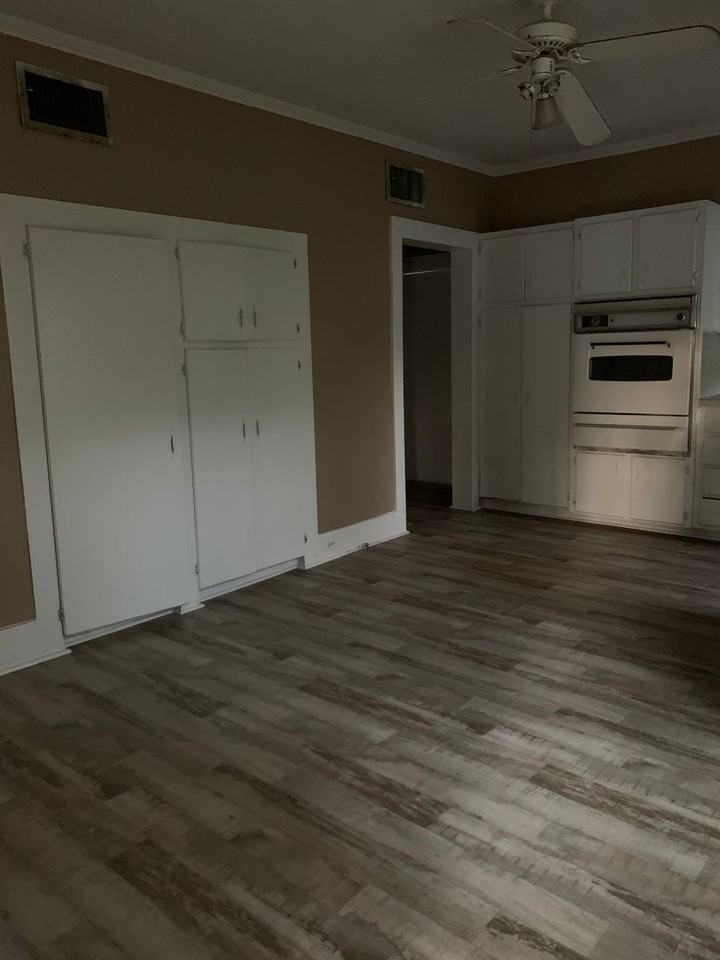 303 S Guegnon St - Photo 6 of 13