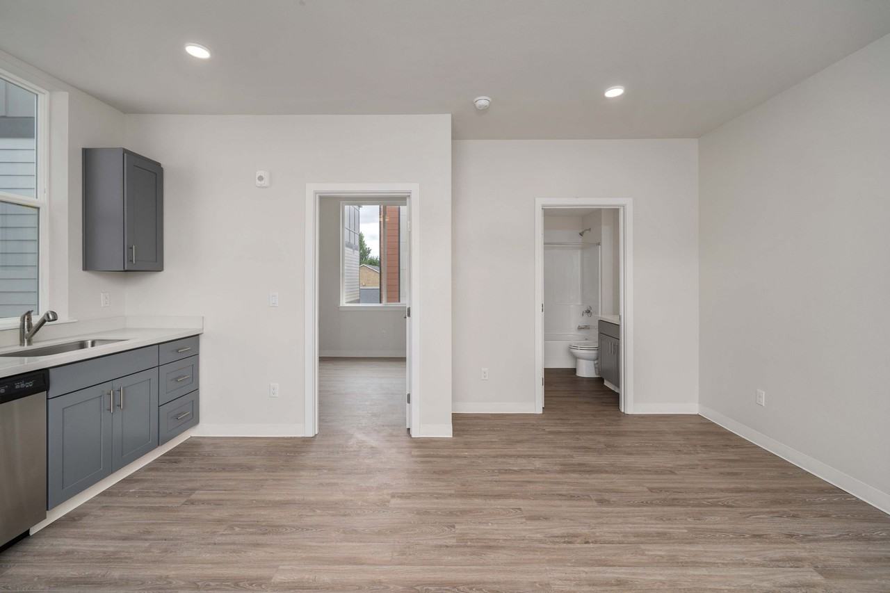 4312 S Puget Sound Ave - Photo 3 of 31