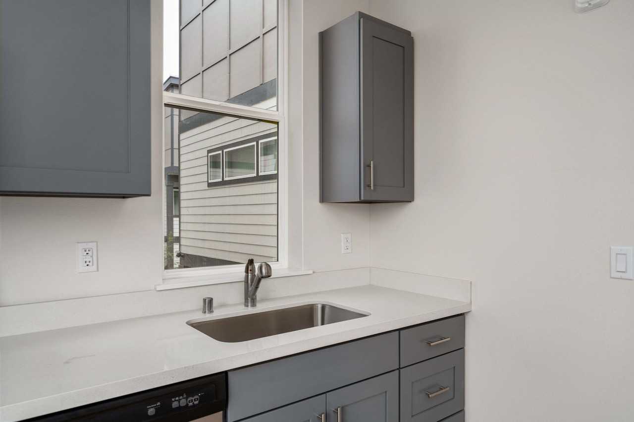 4312 S Puget Sound Ave - Photo 4 of 31