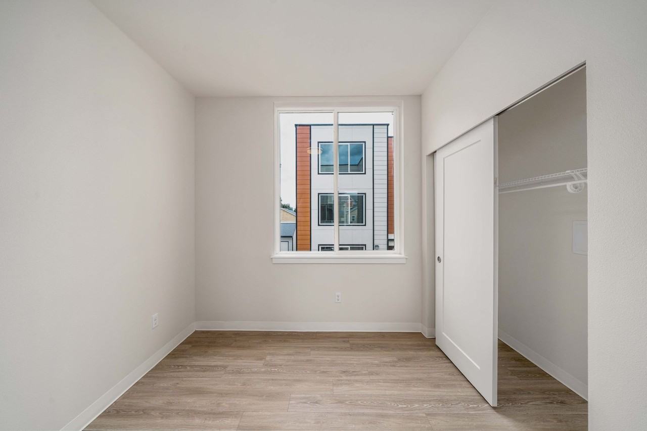 4312 S Puget Sound Ave - Photo 5 of 31