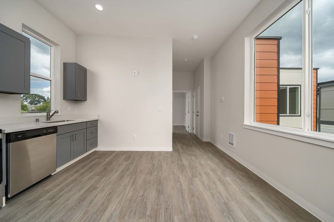 4312 S Puget Sound Ave - Photo 7 of 31