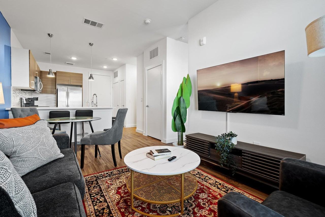 2425 East Riverside Drive - Photo 3 of 55