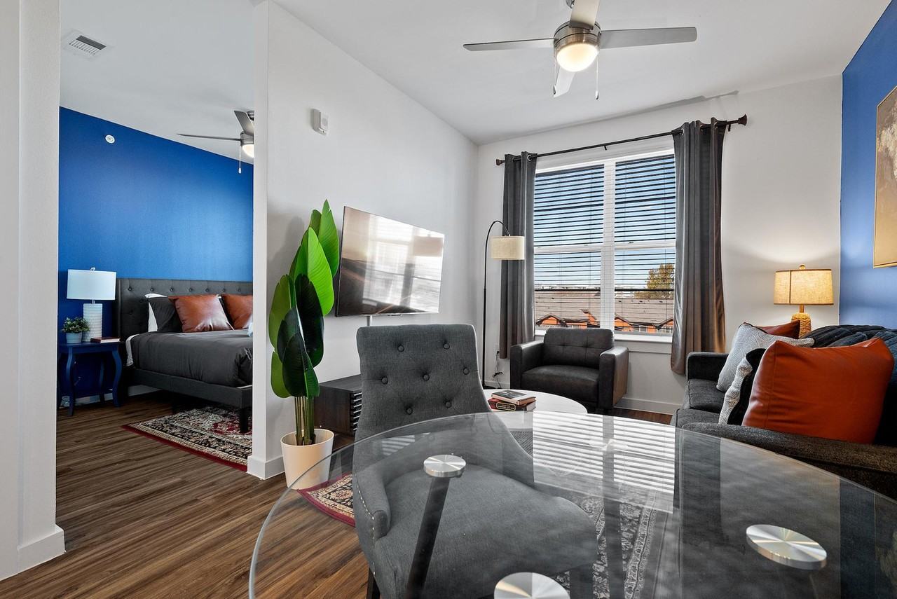 2425 East Riverside Drive - Photo 6 of 55