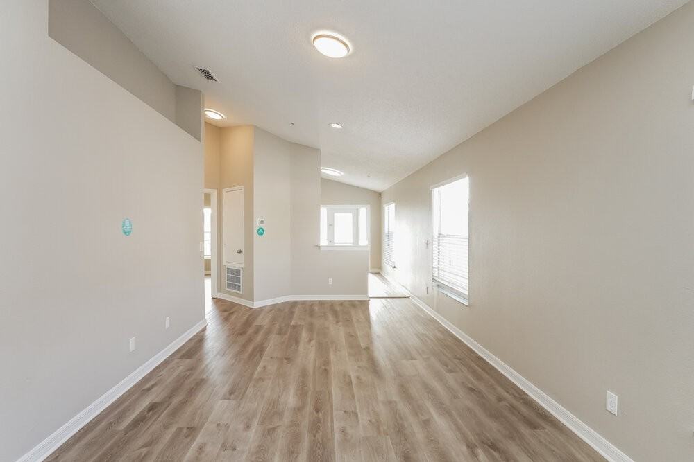 9724 Hollyhill Dr - Photo 3 of 16