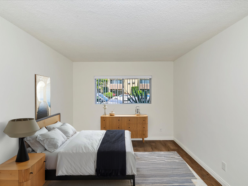 15120 Woodruff Ave - Photo 4 of 10