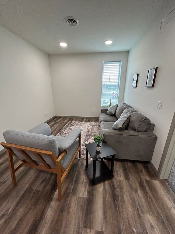 103 W Lyon St - Photo 5 of 8