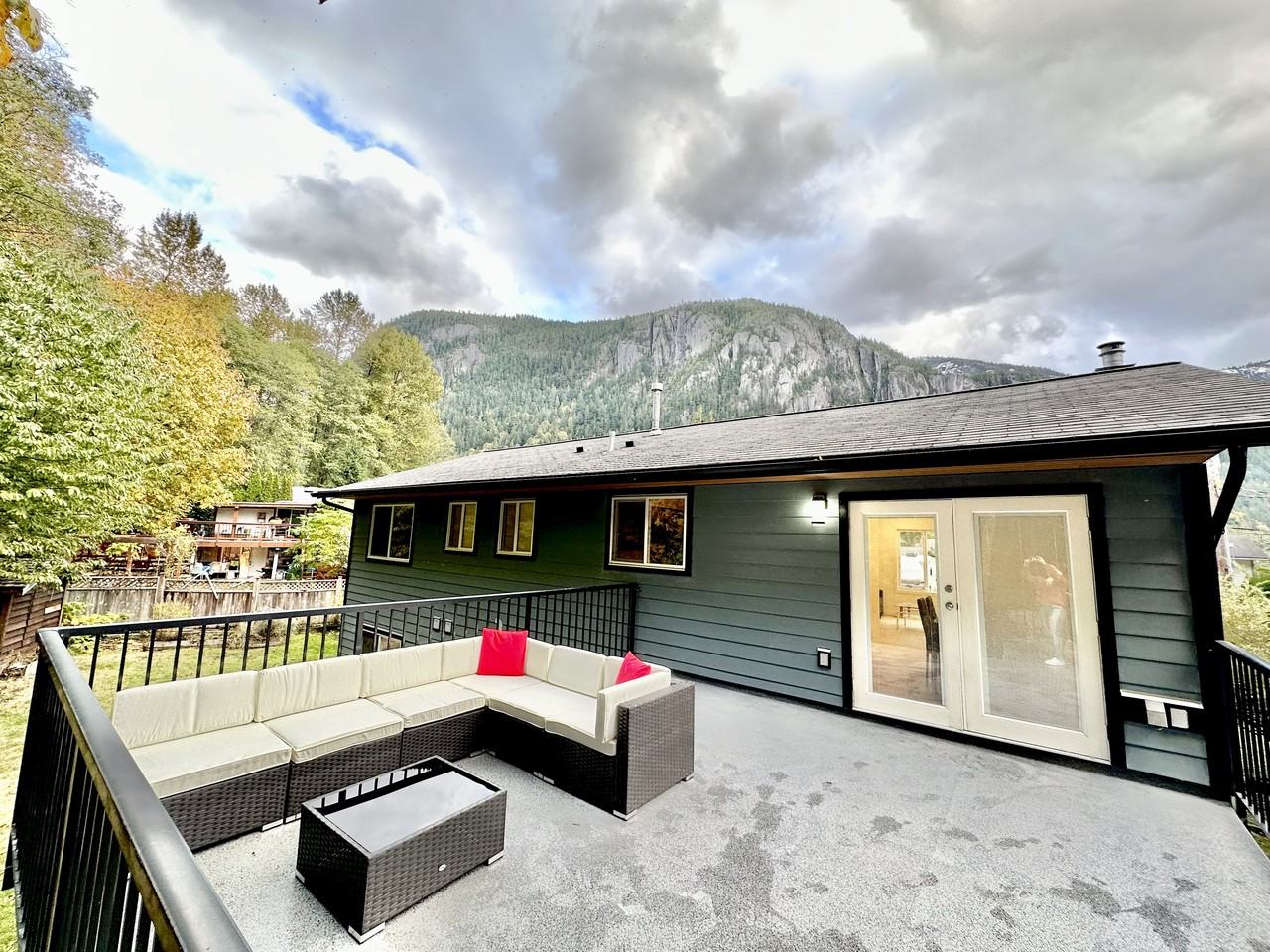 38285 Juniper Crescent - Photo 3 of 31