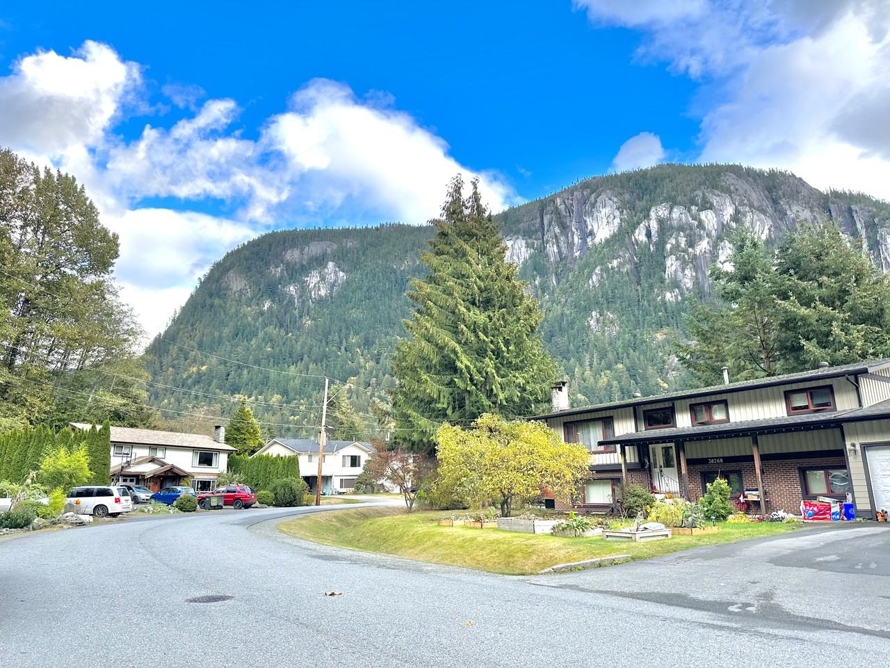 38285 Juniper Crescent - Photo 2 of 31