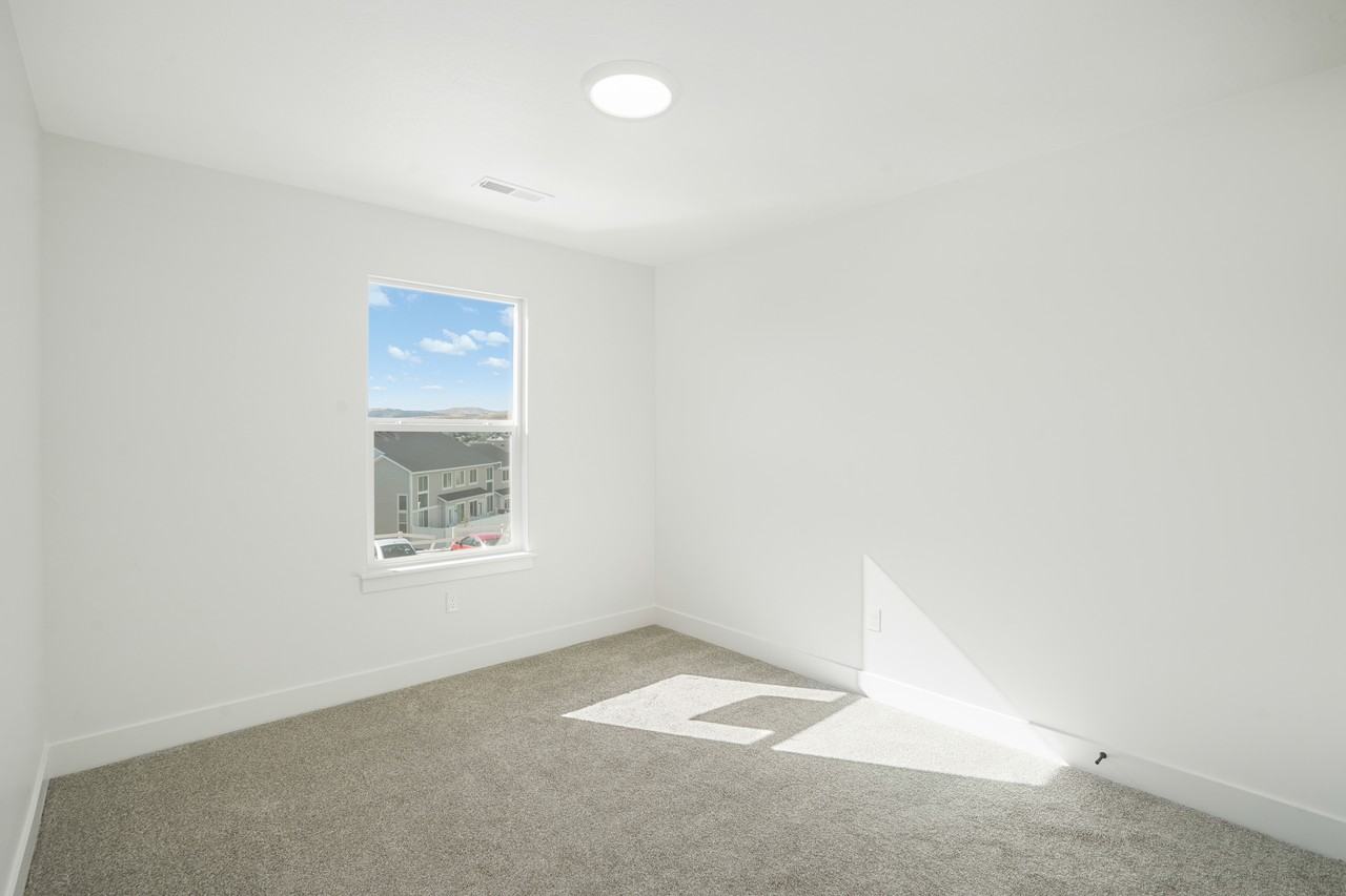 1298 N Sage Dr - Photo 2 of 16