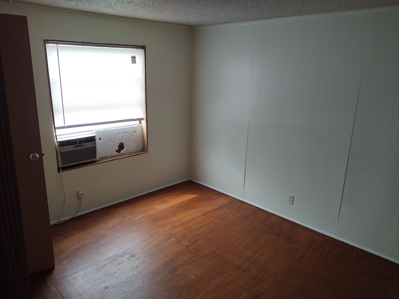 5600 S Interstate 35 - Photo 2 of 11