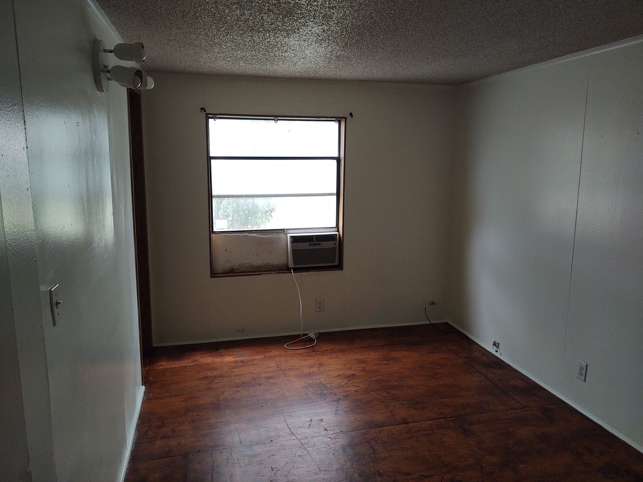 5600 S Interstate 35 - Photo 3 of 11