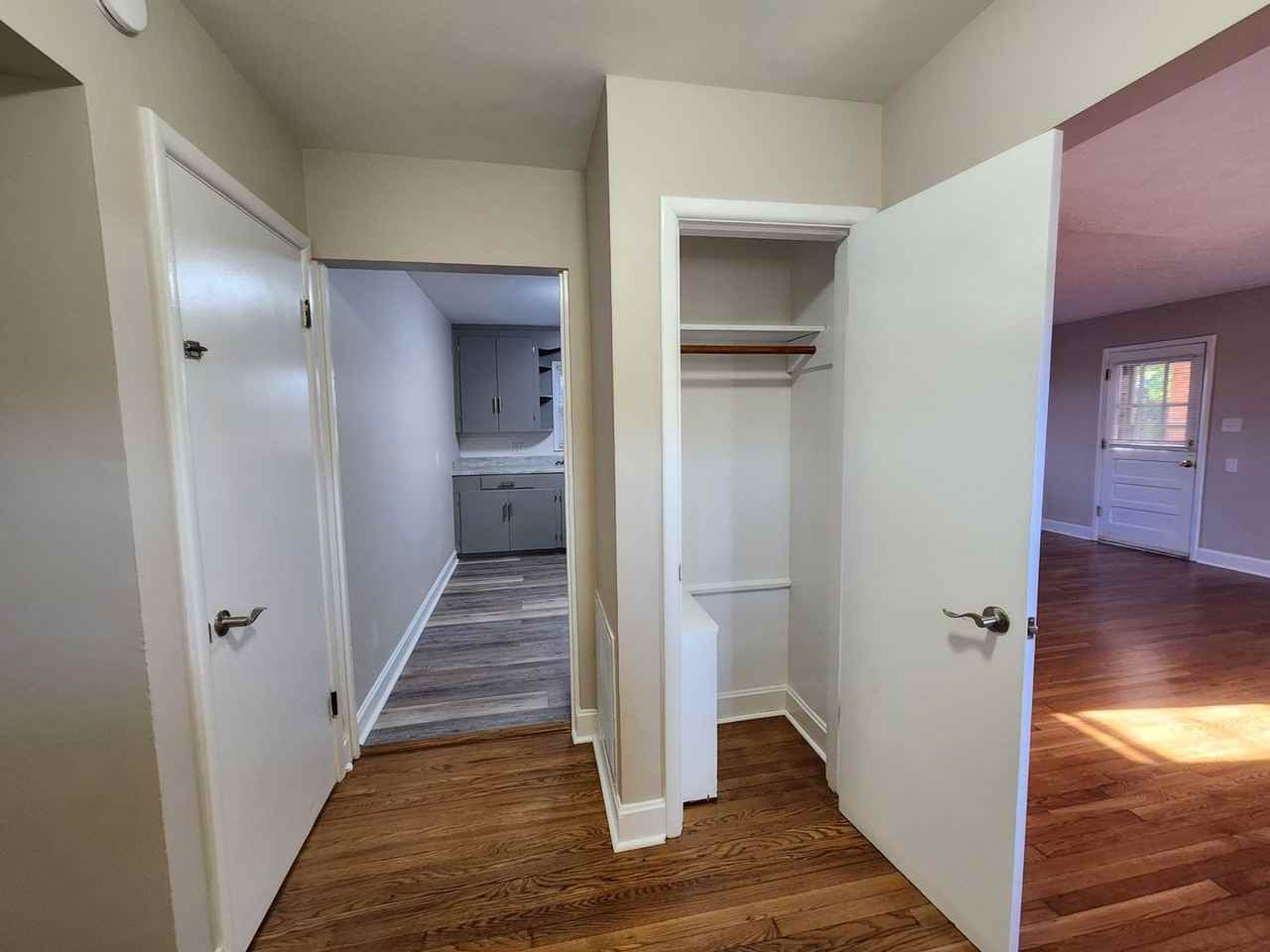 489 Seminole Dr - Photo 2 of 13