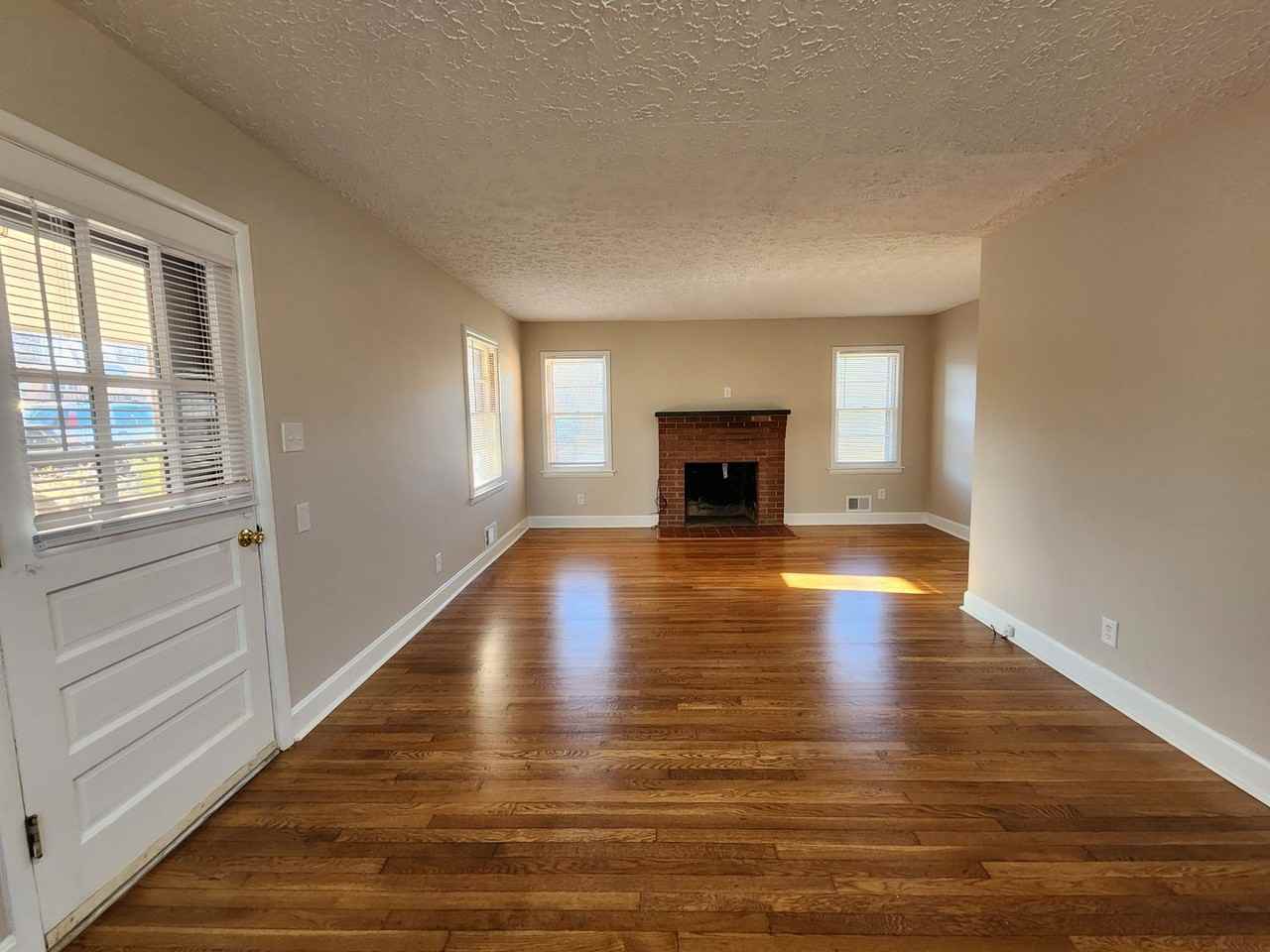 489 Seminole Dr - Photo 3 of 13