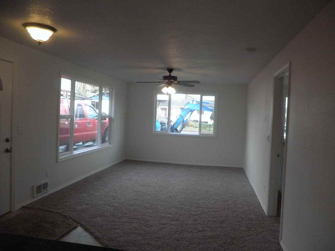 231 Nw Sunny Dr - Photo 2 of 14