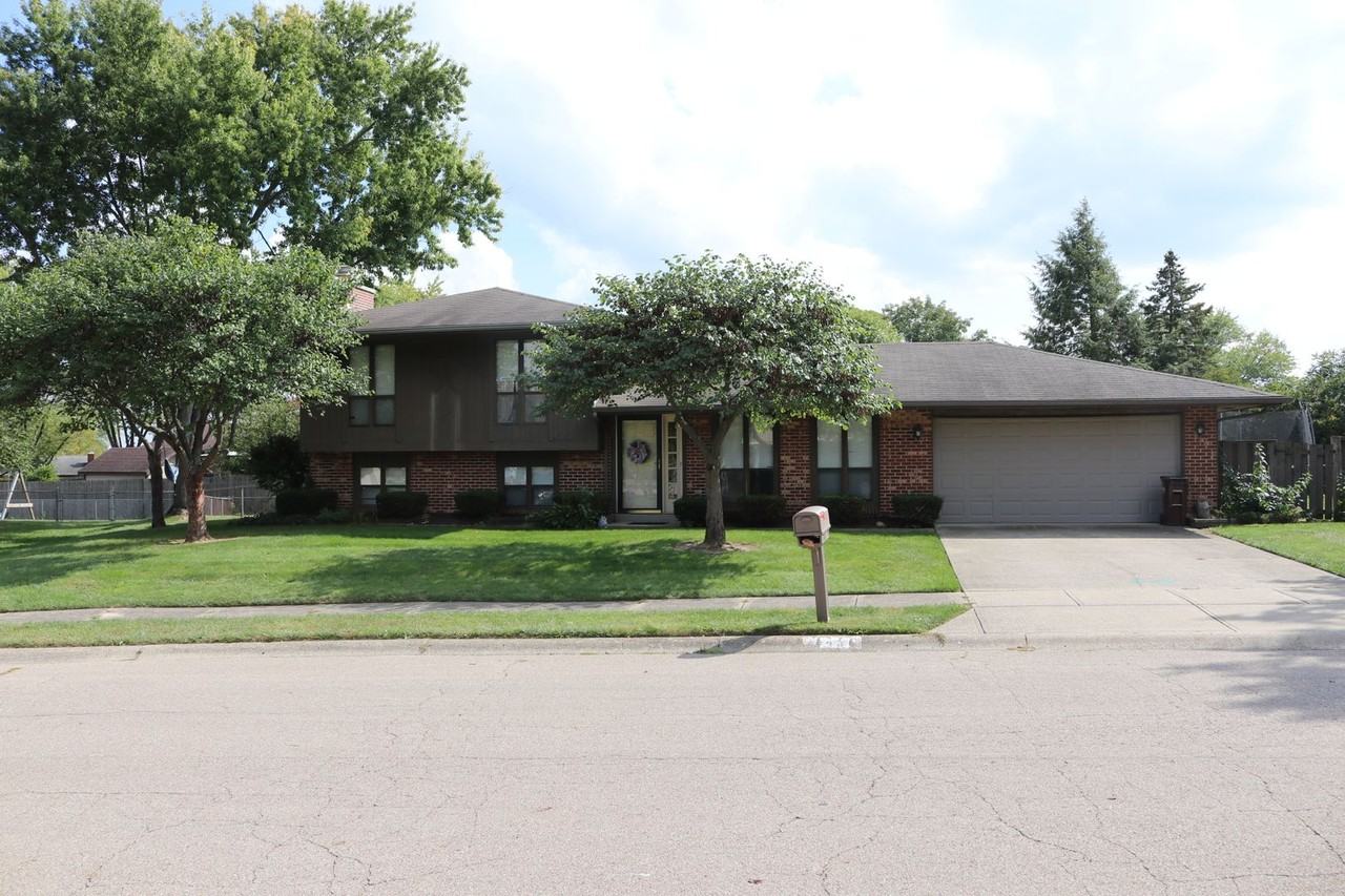 734 Tamarak Ave - Photo 3 of 4