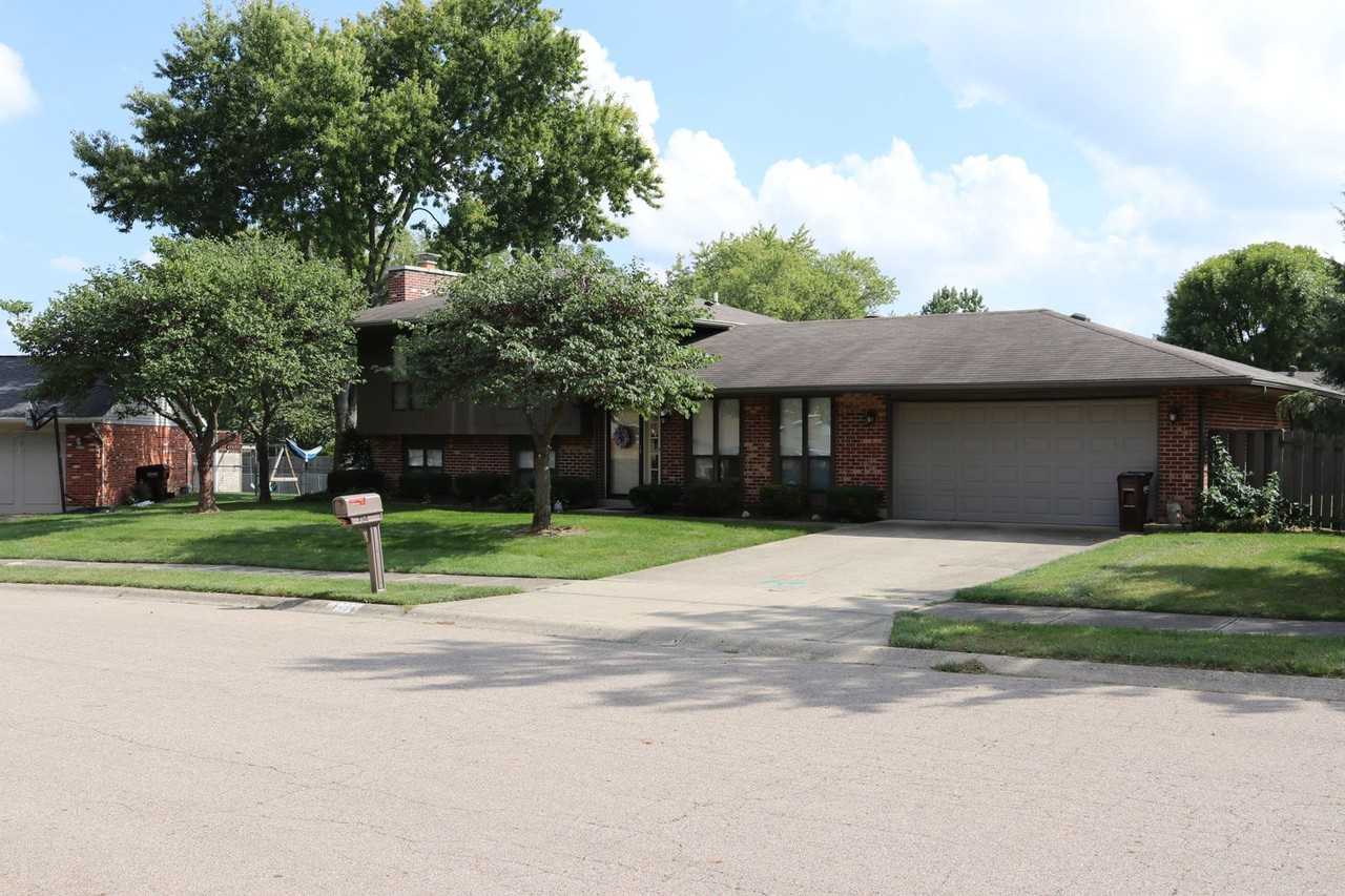 734 Tamarak Ave - Photo 2 of 4