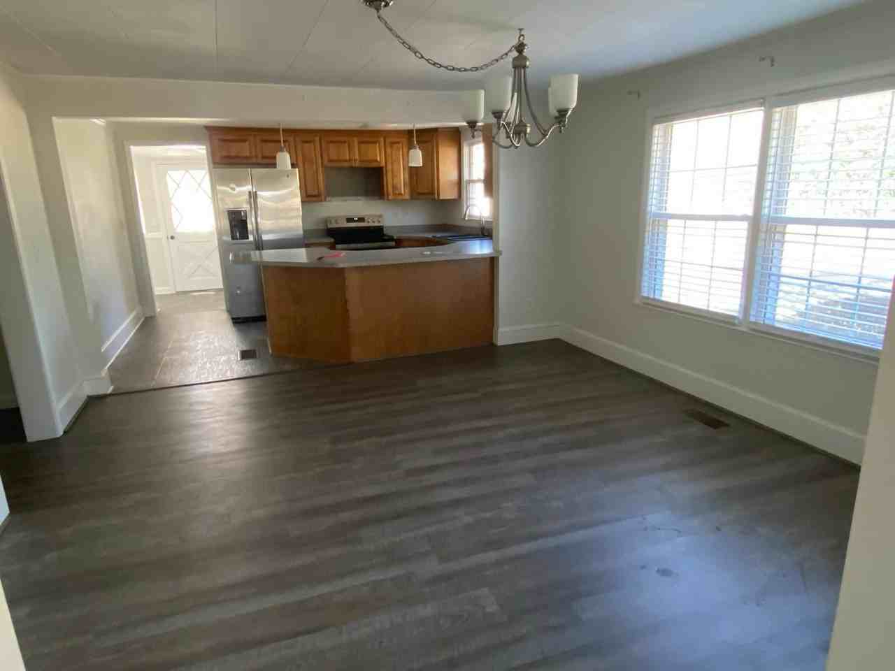 709 N Main St - Photo 2 of 19