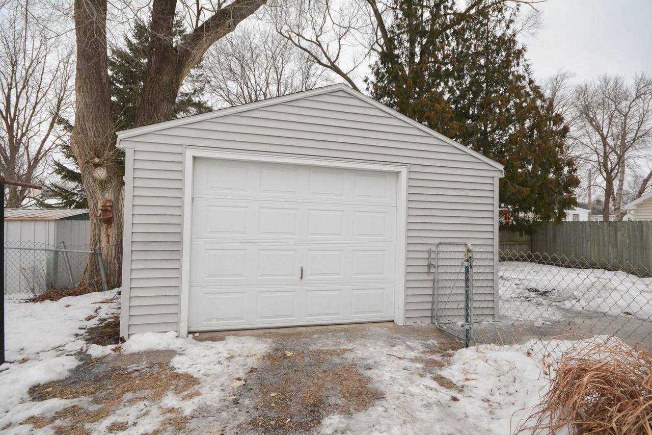 215 14th Ave Ne - Photo 2 of 13